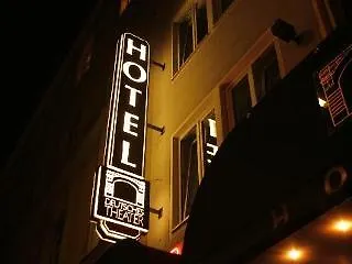 Hotel Deutsches Theater München 3*,